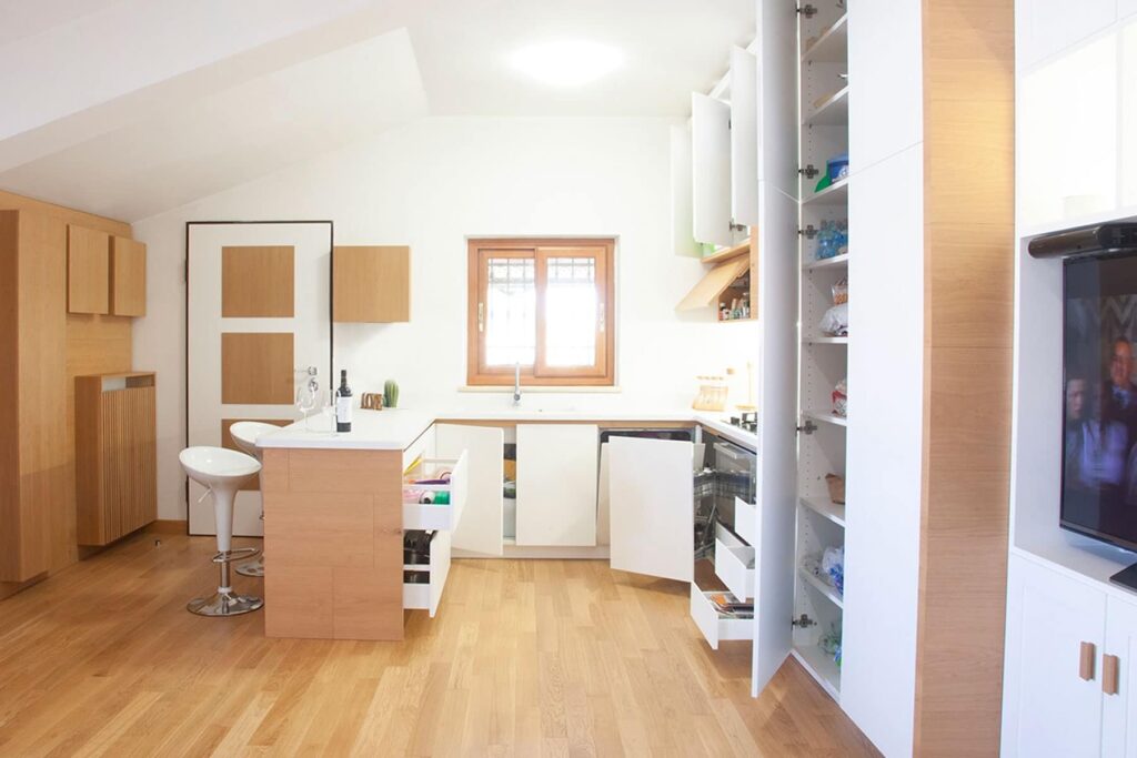 Come Disinfettare Mobili in Legno: Guida Pratica per una Casa Salubre 1 Disinfettare Mobili in Legno: Falegnameria Caponi